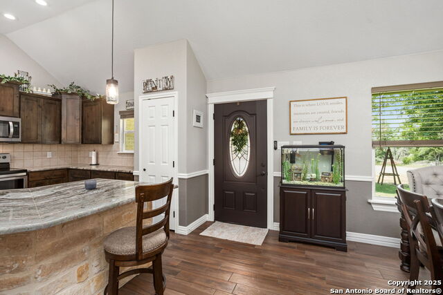 Listing photo id 3 for 184 Great Oaks