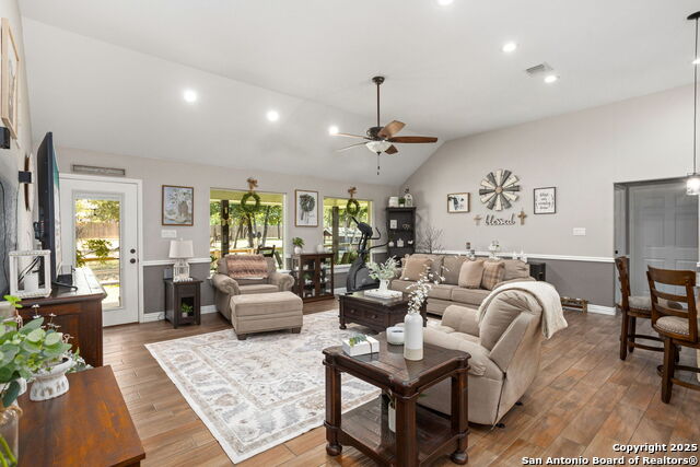 Listing photo id 6 for 184 Great Oaks