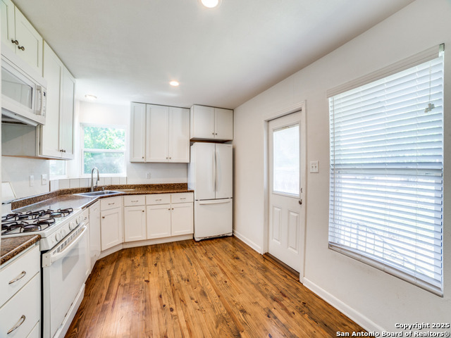 Listing photo id 12 for 130 Vaughan Pl