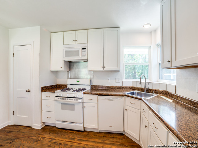 Listing photo id 13 for 130 Vaughan Pl