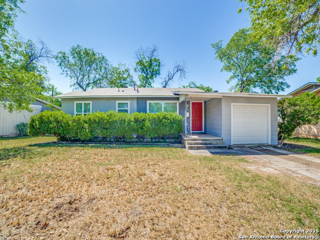 Listing photo id 0 for 130 Vaughan Pl