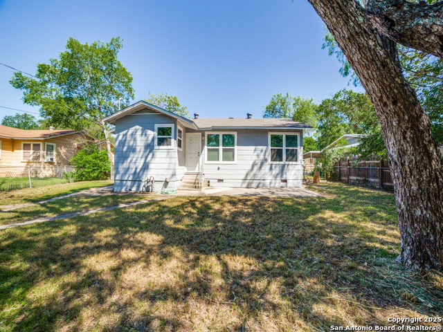 Listing photo id 21 for 130 Vaughan Pl