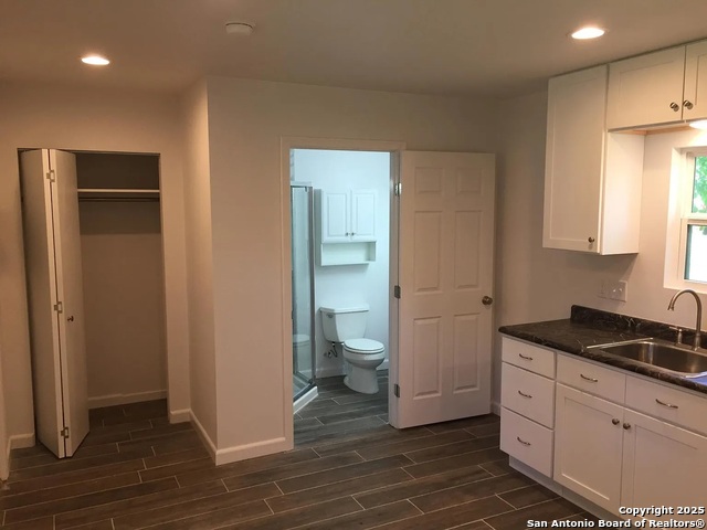 Listing photo id 23 for 130 Vaughan Pl