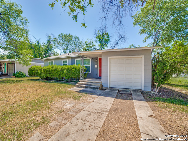 Listing photo id 1 for 130 Vaughan Pl