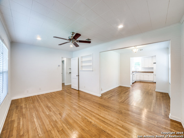 Listing photo id 7 for 130 Vaughan Pl