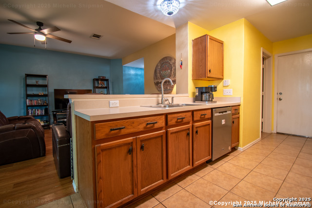 Listing photo id 8 for 1319 Belmont