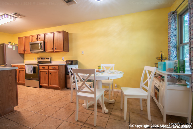 Listing photo id 9 for 1319 Belmont