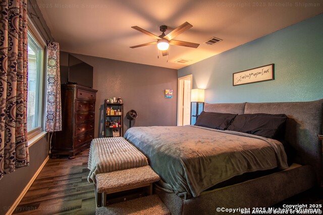 Listing photo id 11 for 1319 Belmont