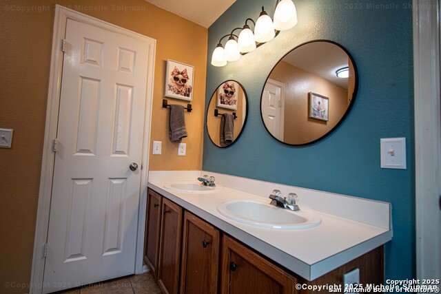 Listing photo id 13 for 1319 Belmont