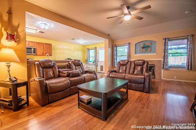 Listing photo id 4 for 1319 Belmont