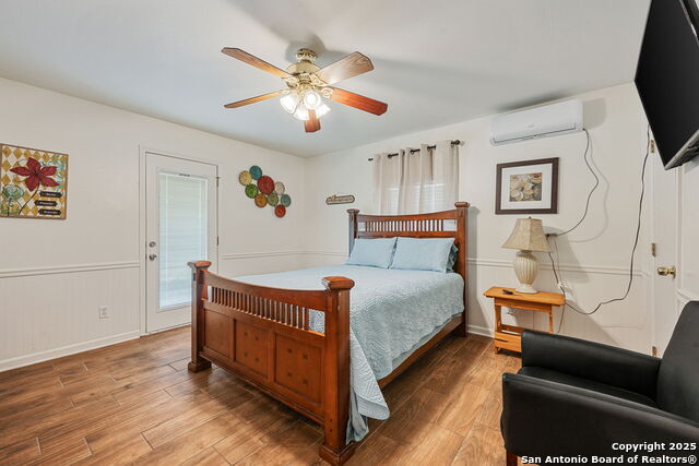 Image 33 of 56 For 511 Red Bird St