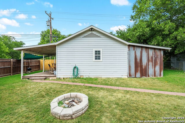Image 6 of 56 For 511 Red Bird St