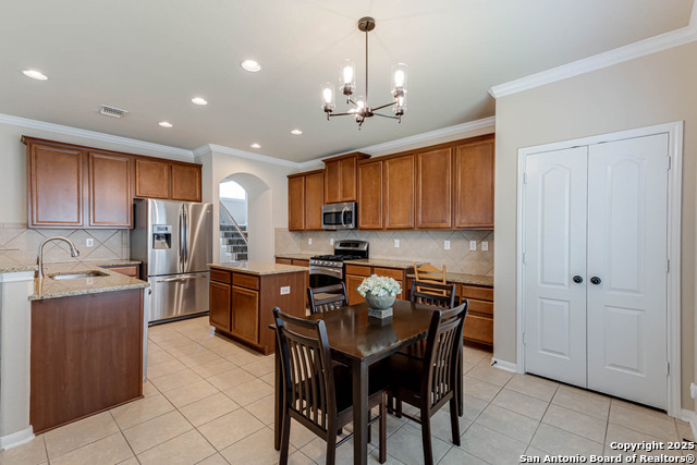 Listing photo id 8 for 23022 Airedale Ln