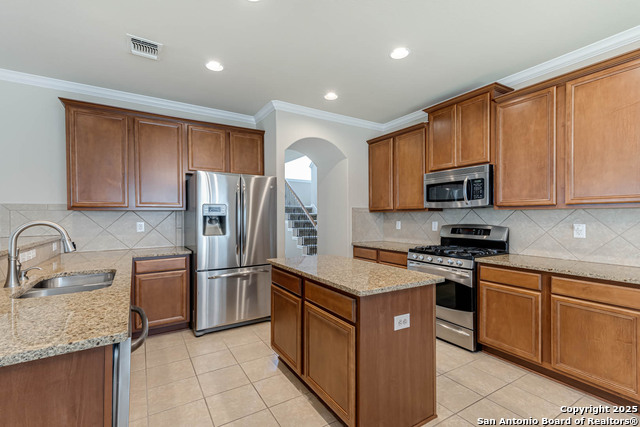 Listing photo id 10 for 23022 Airedale Ln