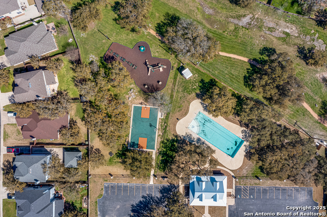 Listing photo id 37 for 23022 Airedale Ln