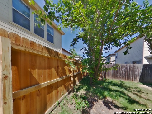 Image 14 of 15 For 7 Beacon Oak