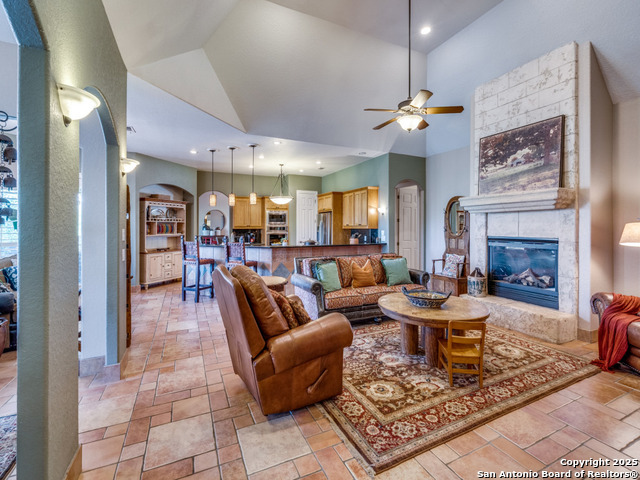Listing photo id 8 for 24810 Parview Circle