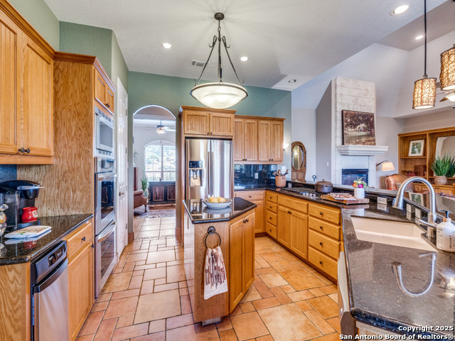 Listing photo id 10 for 24810 Parview Circle