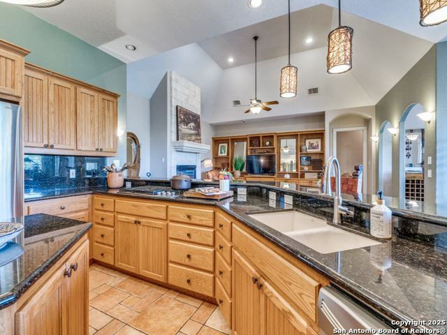 Listing photo id 12 for 24810 Parview Circle