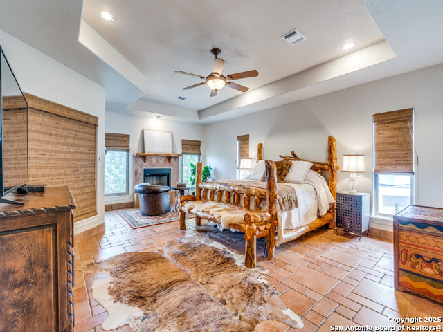 Listing photo id 18 for 24810 Parview Circle
