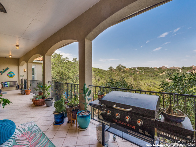 Listing photo id 31 for 24810 Parview Circle
