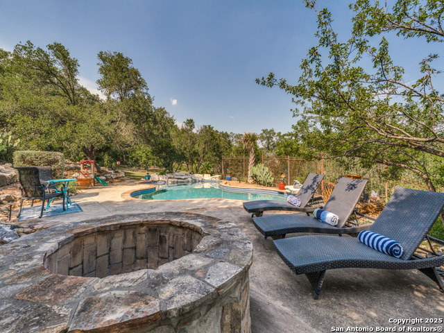 Listing photo id 32 for 24810 Parview Circle