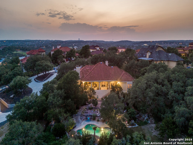Listing photo id 5 for 24810 Parview Circle