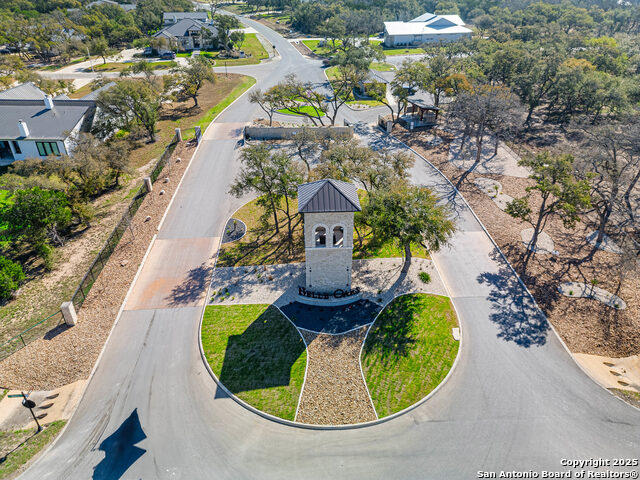 Listing photo id 8 for 528 Rosemary Ridge