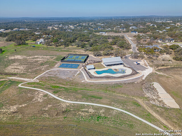 Listing photo id 11 for 528 Rosemary Ridge