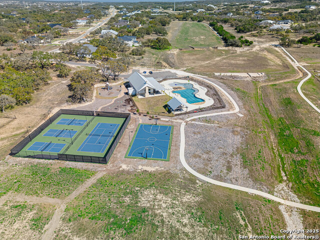 Listing photo id 15 for 528 Rosemary Ridge