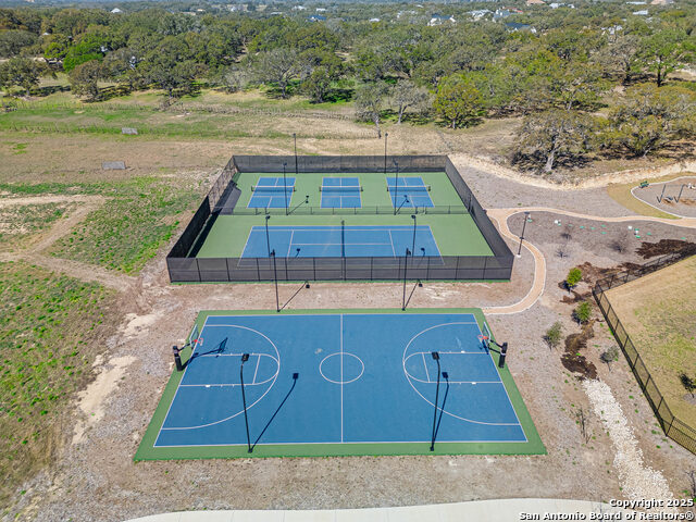 Listing photo id 16 for 528 Rosemary Ridge