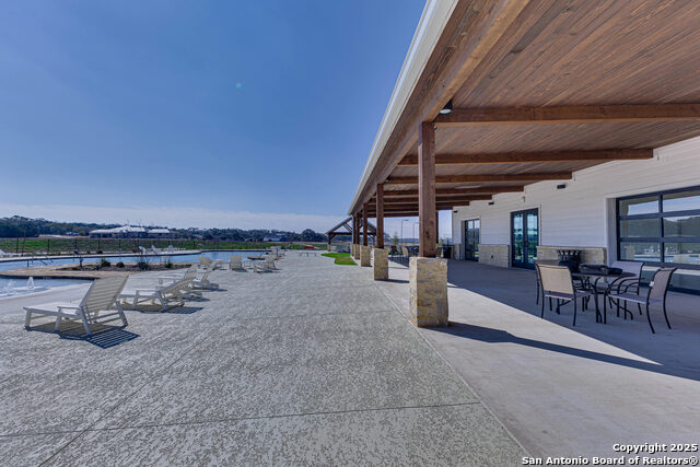 Listing photo id 17 for 528 Rosemary Ridge