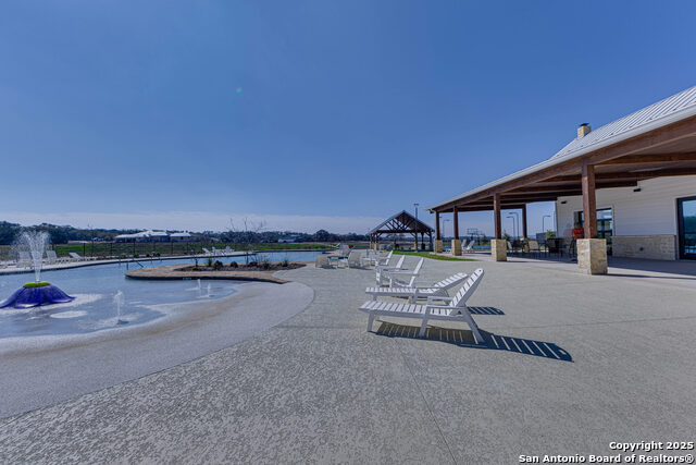 Listing photo id 18 for 528 Rosemary Ridge