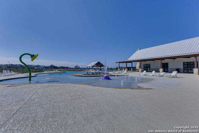 Listing photo id 19 for 528 Rosemary Ridge