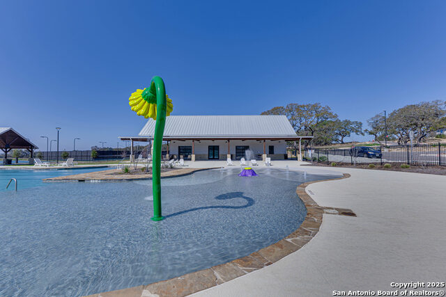 Listing photo id 20 for 528 Rosemary Ridge