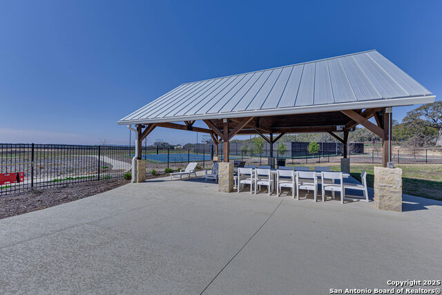 Listing photo id 23 for 528 Rosemary Ridge