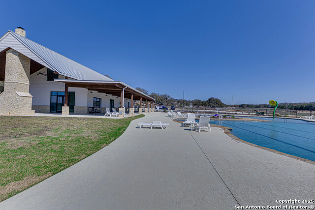 Listing photo id 24 for 528 Rosemary Ridge