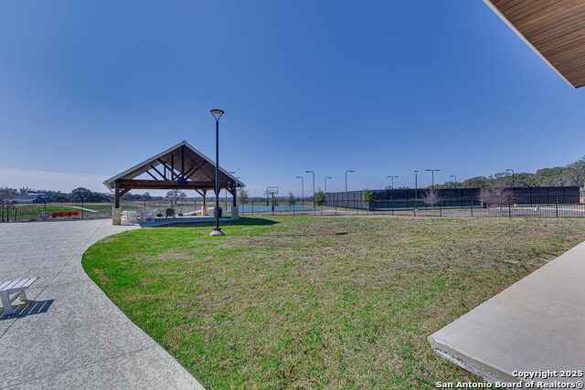 Listing photo id 25 for 528 Rosemary Ridge