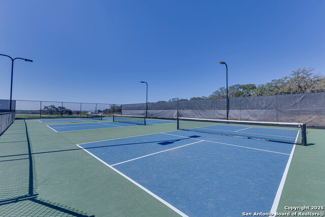 Listing photo id 31 for 528 Rosemary Ridge