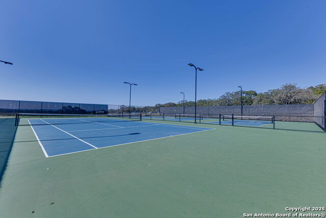 Listing photo id 34 for 528 Rosemary Ridge