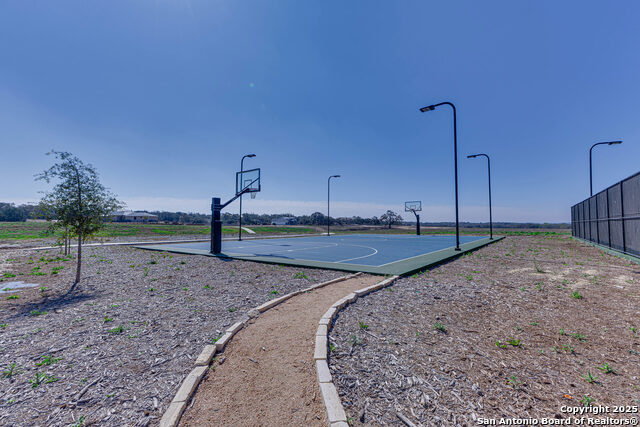 Listing photo id 35 for 528 Rosemary Ridge