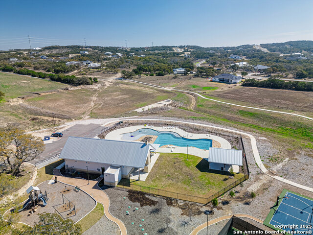 Listing photo id 42 for 528 Rosemary Ridge