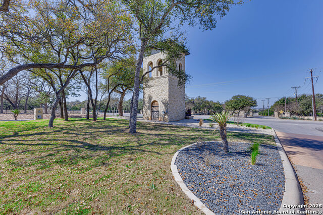 Listing photo id 5 for 528 Rosemary Ridge