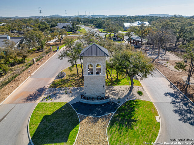 Listing photo id 6 for 528 Rosemary Ridge