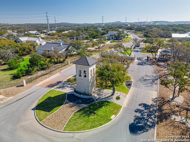 Listing photo id 7 for 528 Rosemary Ridge