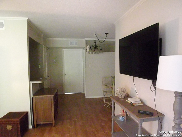 Image 2 of 14 For 2300 Nacogdoches  210c
