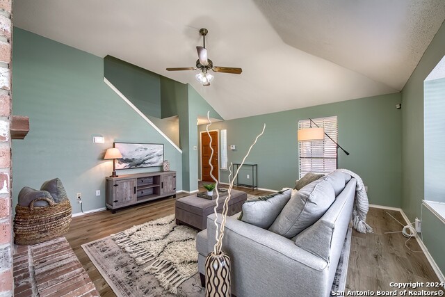 Image 13 of 26 For 1030 Hedgestone