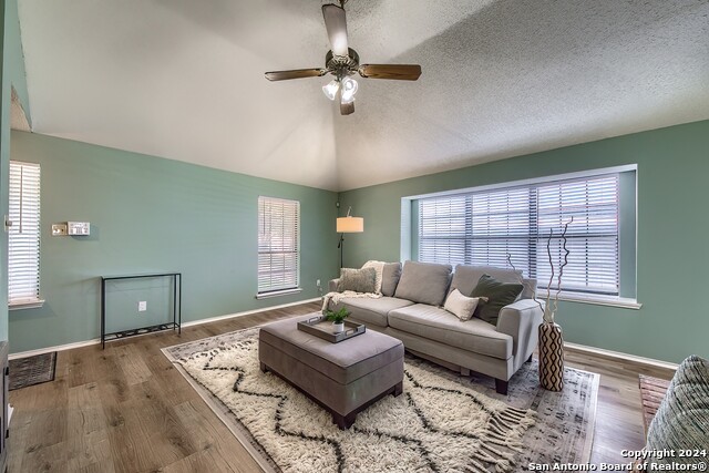 Image 2 of 26 For 1030 Hedgestone
