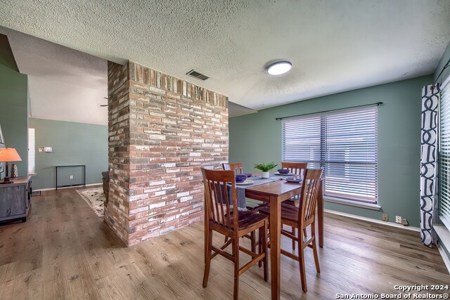 Image 3 of 26 For 1030 Hedgestone