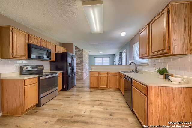 Image 4 of 26 For 1030 Hedgestone